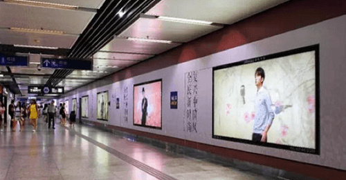 陳曉+裸眼3D驚現(xiàn)在地鐵櫥窗，還不趕緊去偶遇 ！
