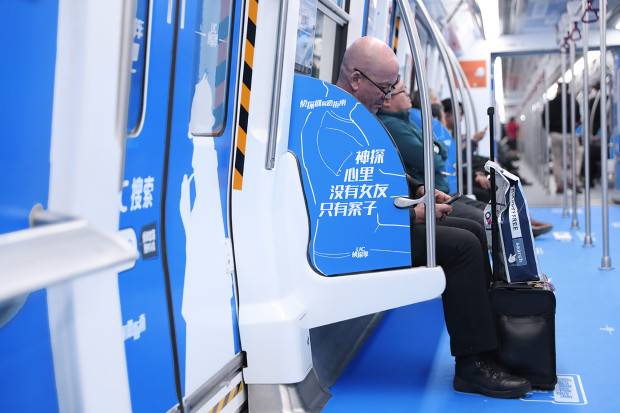 深圳地鐵11號(hào)線車廂廣告