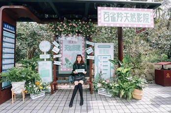 用巴士打造花園式移動天然影院，這波操作你見過么?