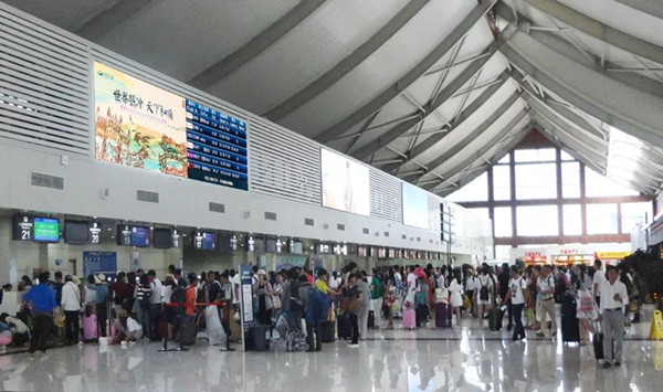 騰沖旅游麗江機場廣告