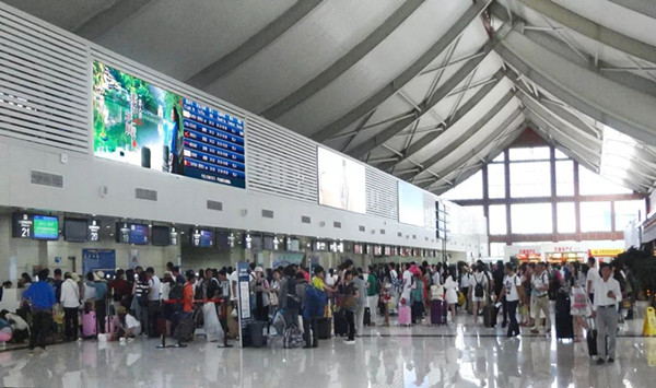 騰沖旅游麗江機場廣告