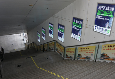 A1、B1電梯通道小燈箱廣告
