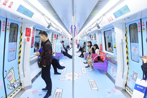 泊寓租房深圳地鐵內包車廣告