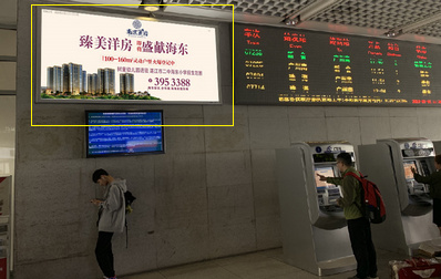 順德站A、B進出站大廳墻身燈箱廣告