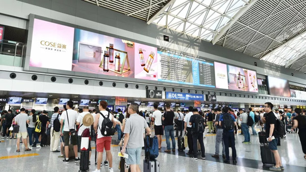 蔻賽成都雙流國際機(jī)場(chǎng)T2安檢口上方LED屏廣告
