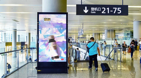 蔻賽北京首都國際機(jī)場(chǎng)T3出發(fā)ADF刷屏機(jī)廣告