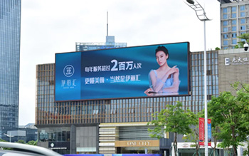 2020上半年戶外廣告投放刊例花費(fèi)688億元，市場(chǎng)恢復(fù)增長(zhǎng)態(tài)勢(shì)！