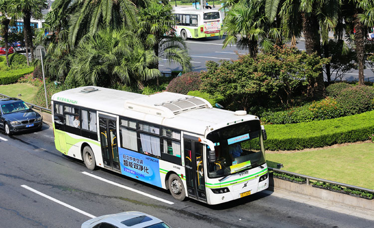 日立空調(diào)上海公交車(chē)廣告3