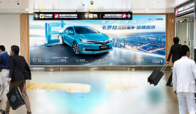 貴陽機(jī)場T3隔離區(qū)到達(dá)夾層通廊燈箱廣告