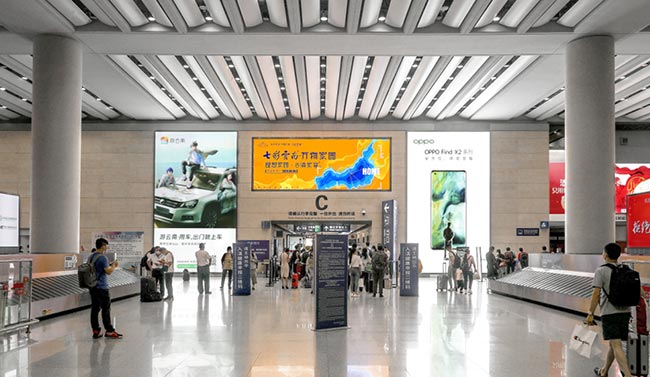 B1層到達(dá)行李提取廳出口上方LED廣告 B1層到達(dá)行李提取廳出口上方LED廣告