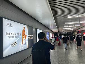 溫州輕軌廣告牌價(jià)格多少錢(qián)？不愧是你溫州地鐵廣告放眼望去全是鞋