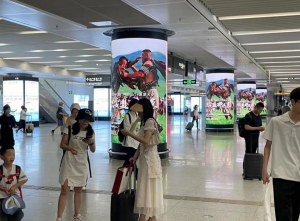 深圳北站換乘區(qū)包柱LED廣告價(jià)格，文旅景區(qū)旅游深圳北高鐵站廣告