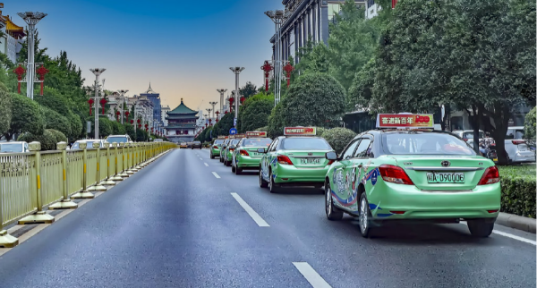 西安出租車廣告價(jià)格多少錢？西安出租車頂屏LED廣告餐飲門店案例