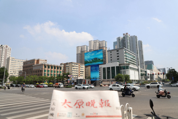 太原LED廣告價格？太原親賢街長治路龍柱LED立柱廣告地標(biāo)金融案例