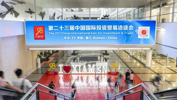 廈門機(jī)場最熱門廣告位？廈門機(jī)場到達(dá)迎賓廣告巨屏LED廣告牌價(jià)格