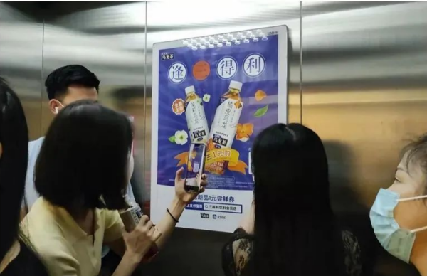 南寧電梯框架廣告價(jià)格多少錢？南寧電梯海報(bào)尺寸覆蓋樓盤區(qū)域優(yōu)勢(shì)