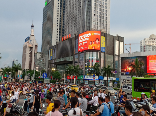 南寧LED大屏廣告價格？南寧民族大道麗原天際會展航洋城LED大屏廣告