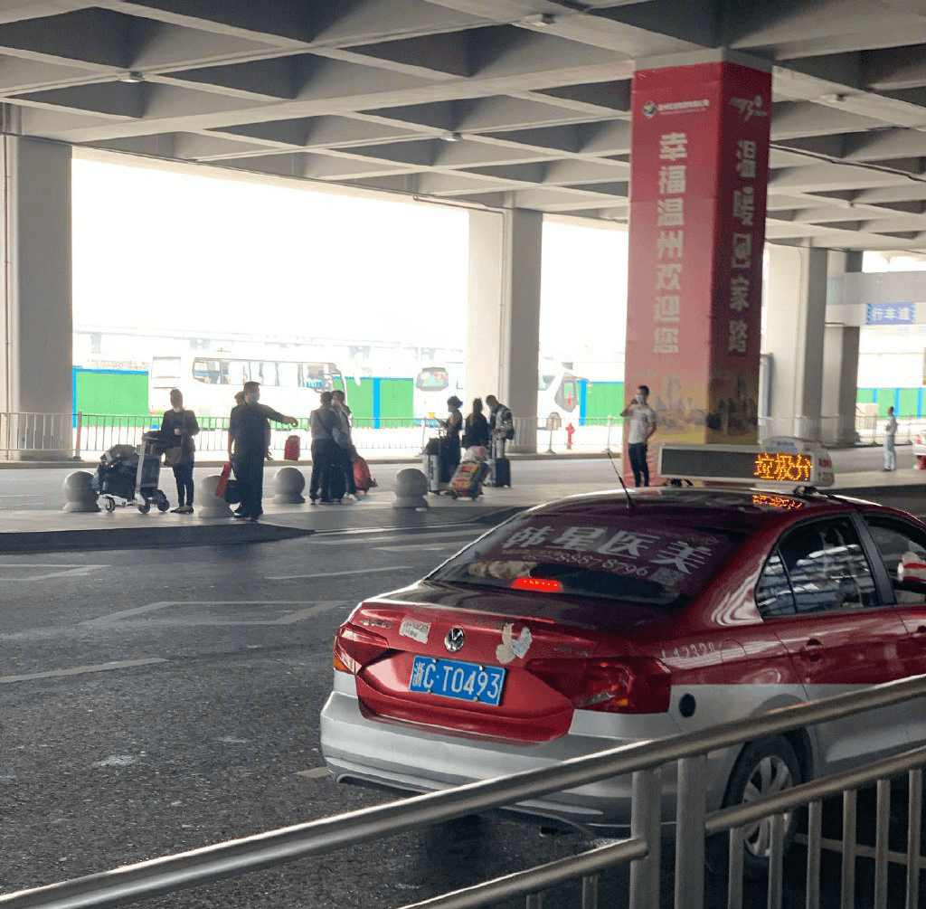 溫州出租車廣告價(jià)格多少錢？溫州出租車頂屏廣告出租車后窗貼廣告
