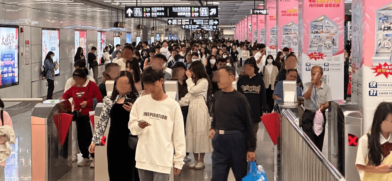 南寧地鐵廣告價(jià)格收費(fèi)多少錢？南寧地鐵朝陽(yáng)廣場(chǎng)站站廳包柱廣告