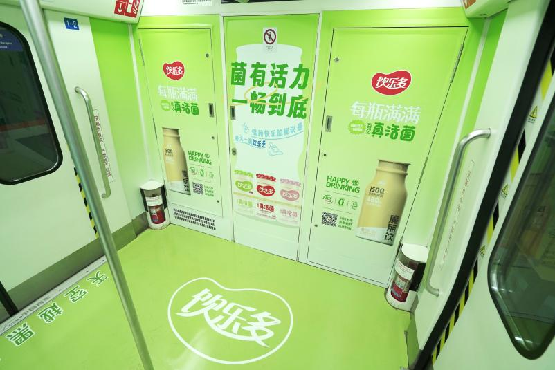 青島地鐵列車廣告案例圖，青島地鐵廣告內(nèi)包車價(jià)格收費(fèi)多少錢？