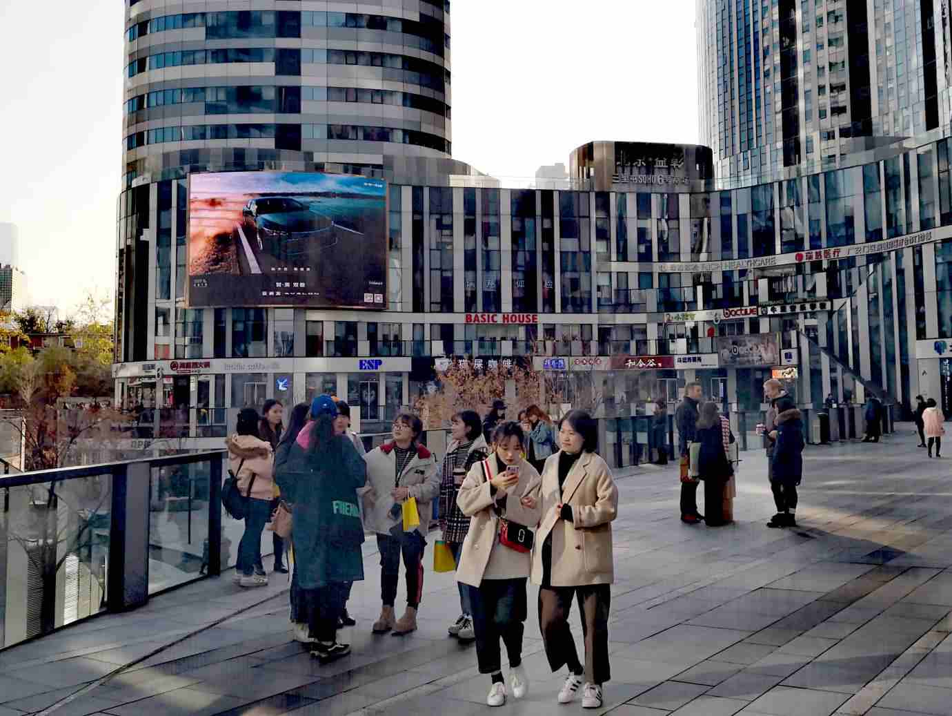 北京三里屯LED大屏廣告價(jià)格收費(fèi)，北京三里屯SOHO商圈戶外大屏廣告