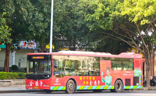 南寧公交車廣告廣告案例線路推薦，南寧公交車身廣告價格收費