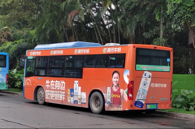 東莞公交車身巴士廣告價格線路收費，東莞候車亭站臺站牌廣告價格