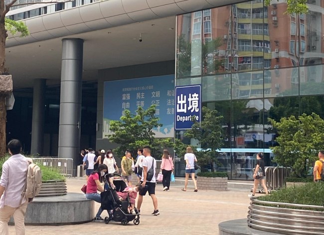 福田口岸廣場出入口戶外廣告牌位置優(yōu)勢，深圳福田口岸廣告價格收費