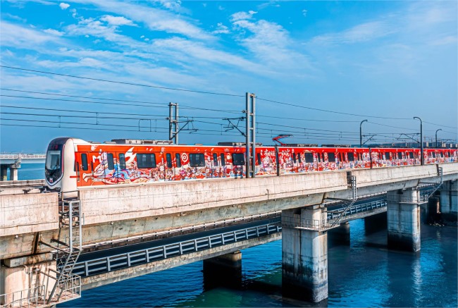 廈門地鐵內(nèi)外包車廣告游戲車身案例圖，廈門地鐵列車廣告價格收費