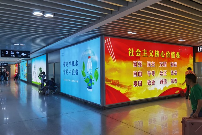 ?義烏站高鐵廣告價格收費，義烏高鐵站燈箱廣告義烏火車站廣告牌