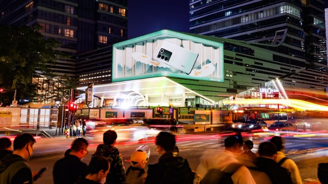?深圳南山科技園裸眼3D折角LED廣告，深圳大屏廣告價格中電長城大廈