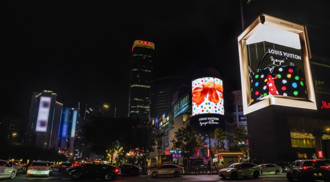 廣州天河正佳廣場萬豪酒店裸眼3D雙屏LED廣告，廣州LED大屏廣告價格