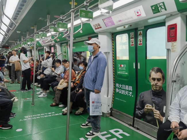 丁奧相會洛陽地鐵創(chuàng)意內(nèi)包車廣告斯諾克賽事宣傳，洛陽地鐵廣告價格