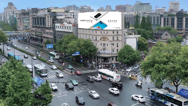 杭州上城區(qū)慶春路樓頂弧面LED大屏廣告價格，杭州戶外LED大屏廣告  ?