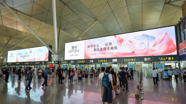 沈陽機場航站樓出發(fā)大廳安檢口上方LED大屏廣告，沈陽機場廣告價格
