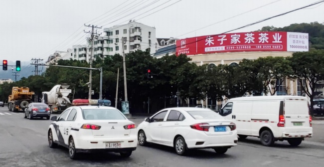 福州馬尾福馬路快安路交叉口樓頂廣告牌，福州戶外大牌廣告價格