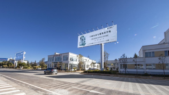 大理機(jī)場航站樓戶外立柱大牌圍擋廣告牌，大理機(jī)場廣告價(jià)格收費(fèi)