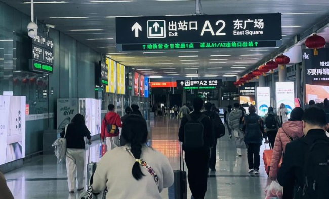深圳北站到達(dá)出站通道燈箱廣告牌收費(fèi)，深圳北高鐵站廣告大屏價(jià)格