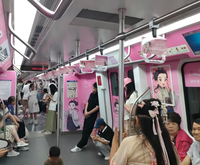 洛陽地鐵性價比最高車廂廣告拉手優(yōu)勢案例，洛陽地鐵拉手廣告價格