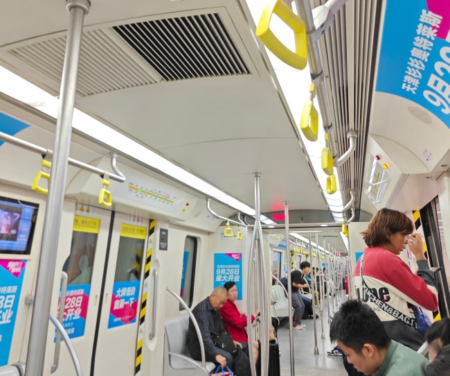 天津地鐵內(nèi)包車廣告車廂內(nèi)貼紙投放案例圖，天津地鐵列車廣告價(jià)格