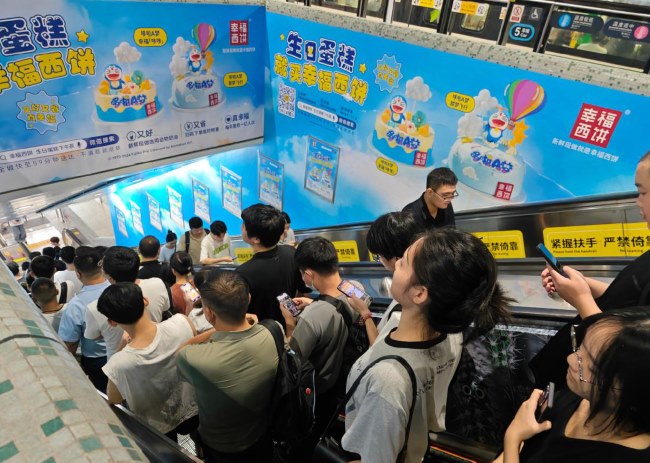 深圳地鐵扶梯旁墻貼廣告價格，深圳地鐵4號線深圳北站出入口廣告
