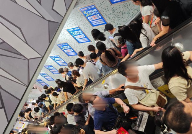 深圳地鐵扶梯旁看板廣告價格，深圳地鐵深圳北站出入口廣告