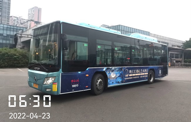 重慶公交車身廣告外車貼巴士廣告投放，重慶公交車廣告價(jià)格
