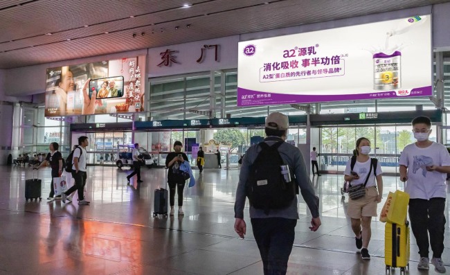 廣州南站出站口上方燈箱廣告投放，廣州南高鐵站大屏廣告價(jià)格