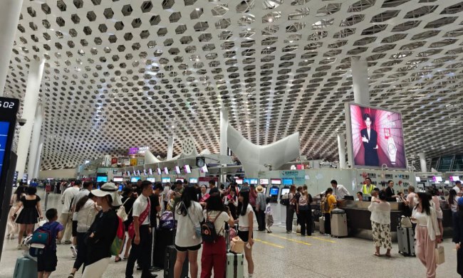 投放深圳機場安檢LED大屏廣告需要注意哪些問題？選擇深圳第一戶外傳媒發(fā)布深圳機場廣告有哪些優(yōu)勢？