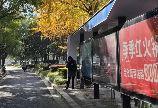 南昌公交站臺(tái)燈箱廣告投放，南昌巴士候車(chē)亭廣告價(jià)格