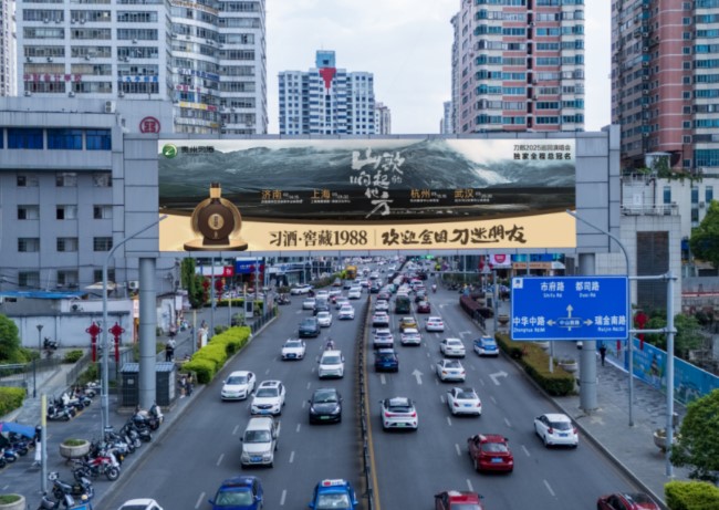 貴陽(yáng)北京西路天橋LED廣告投放，貴陽(yáng)人民大道大屏廣告價(jià)格