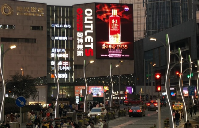 重慶觀音橋奧特萊斯LED廣告投放，重慶新港城大屏廣告價(jià)格