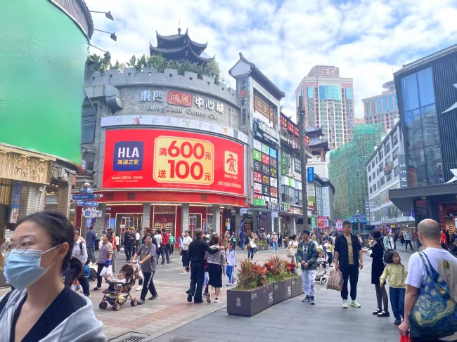 深圳東門步行街LED廣告價格，深圳鴻展中心城LED大屏廣告投放
