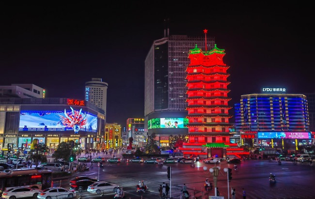 美睫美甲行業(yè)為什么那么火？第一戶外傳媒助推成新寵，戶外哪些渠道更有效？